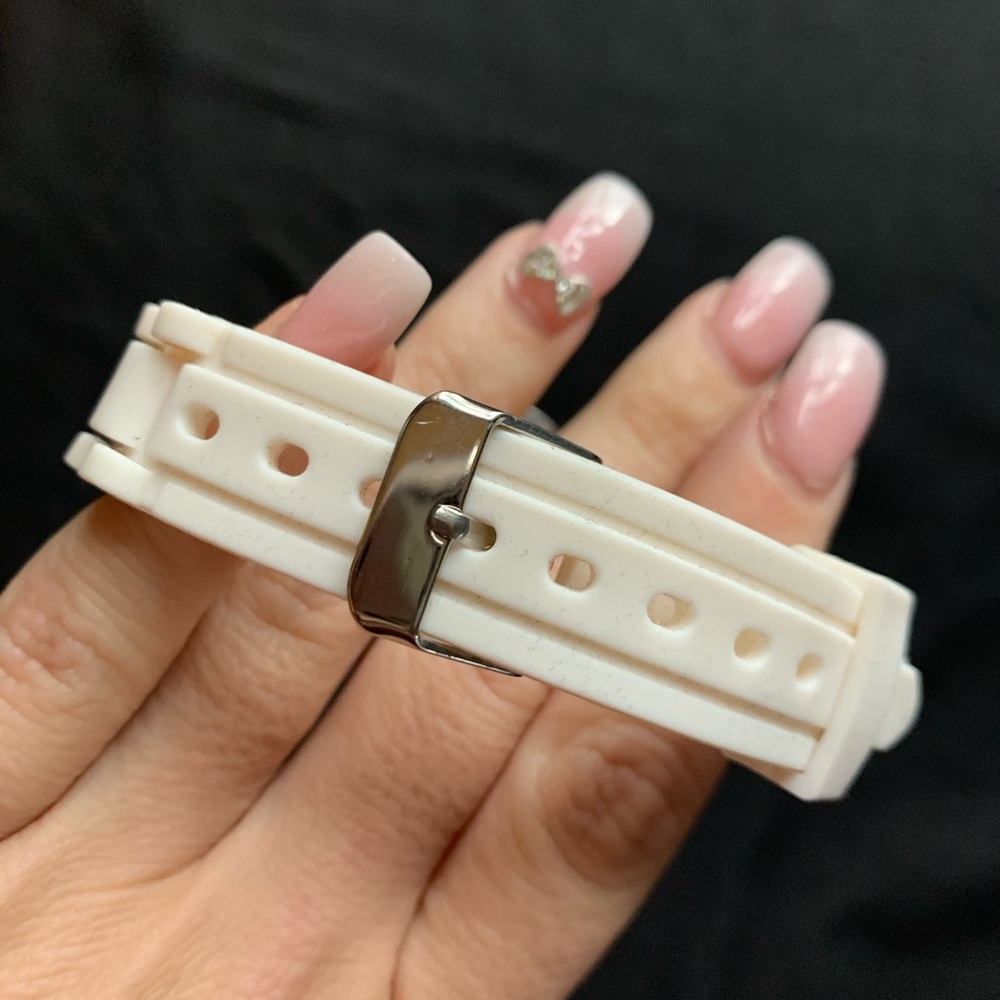 Beautiful watch - Picture 2 of 4
